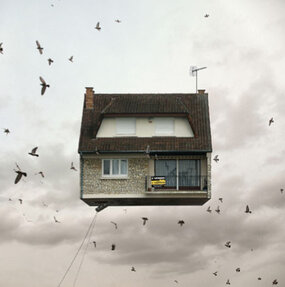 « Les Maisons Volantes » de Laurent Chéhère. À vendre – 2012. Série « Les Maisons Volantes » de Laurent Chéhère